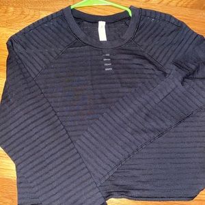black lululemon uncovered crop top